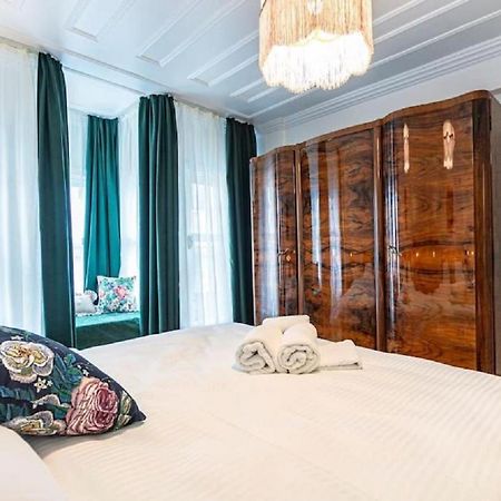 Historical 4-Br Home Steps From Besiktas Stadium & Bosphorus Views - Prime Nisantasi Location! Стамбул Екстер'єр фото