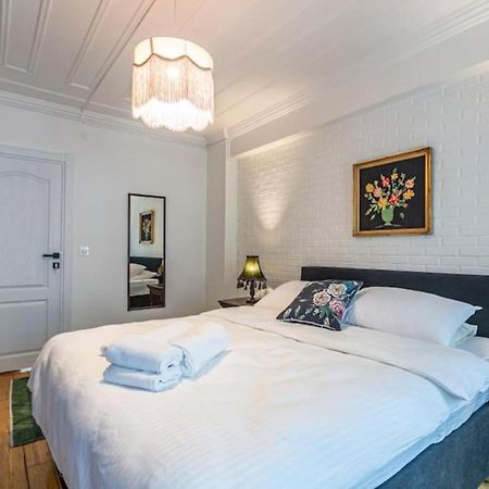 Historical 4-Br Home Steps From Besiktas Stadium & Bosphorus Views - Prime Nisantasi Location! Стамбул Екстер'єр фото