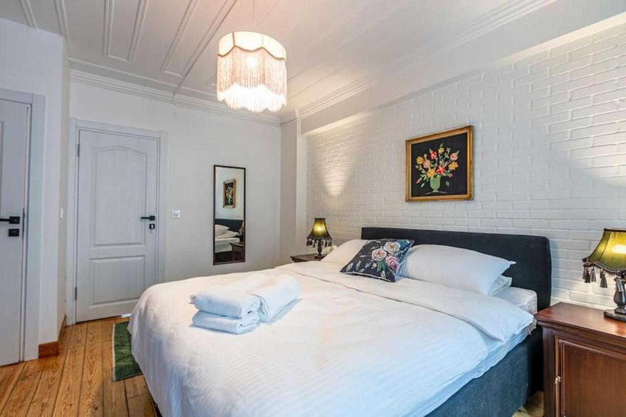 Historical 4-Br Home Steps From Besiktas Stadium & Bosphorus Views - Prime Nisantasi Location! Стамбул Екстер'єр фото