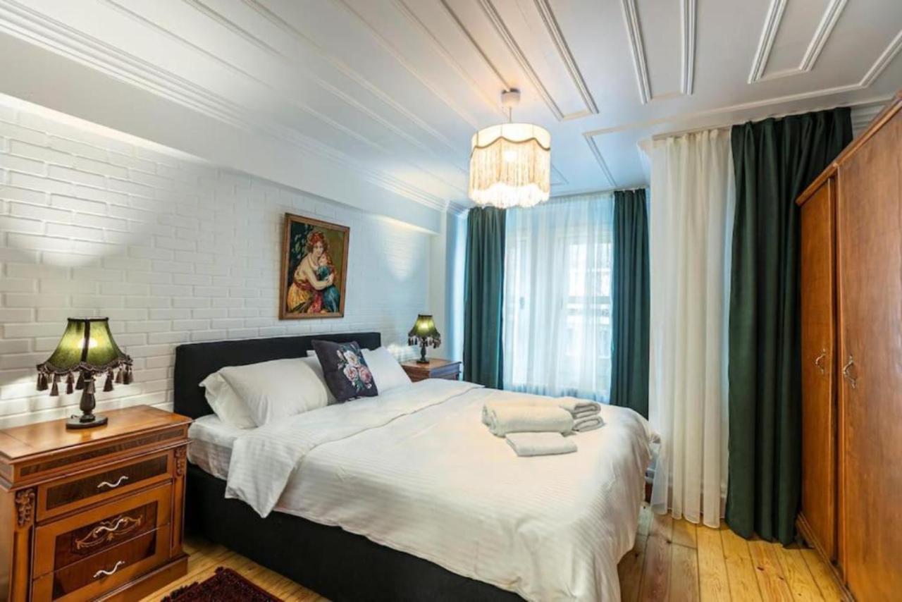 Historical 4-Br Home Steps From Besiktas Stadium & Bosphorus Views - Prime Nisantasi Location! Стамбул Екстер'єр фото