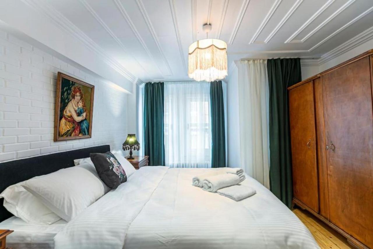 Historical 4-Br Home Steps From Besiktas Stadium & Bosphorus Views - Prime Nisantasi Location! Стамбул Екстер'єр фото