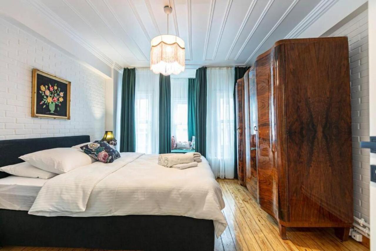 Historical 4-Br Home Steps From Besiktas Stadium & Bosphorus Views - Prime Nisantasi Location! Стамбул Екстер'єр фото