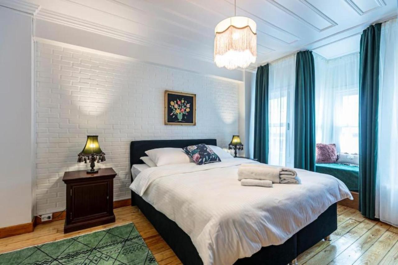 Historical 4-Br Home Steps From Besiktas Stadium & Bosphorus Views - Prime Nisantasi Location! Стамбул Екстер'єр фото