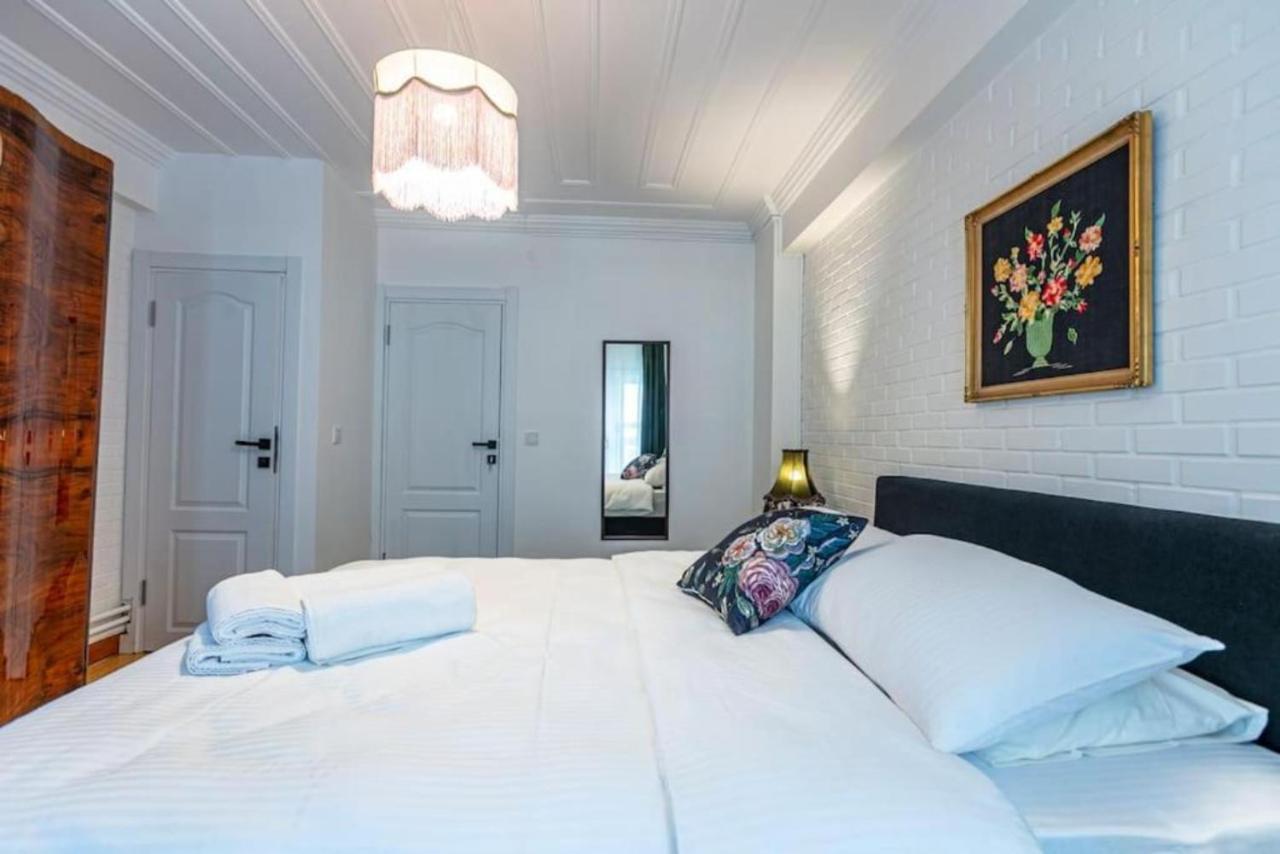 Historical 4-Br Home Steps From Besiktas Stadium & Bosphorus Views - Prime Nisantasi Location! Стамбул Екстер'єр фото
