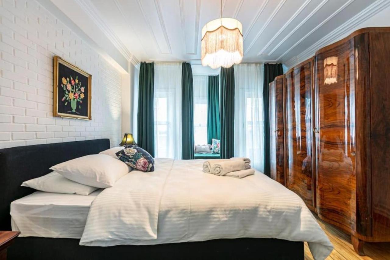 Historical 4-Br Home Steps From Besiktas Stadium & Bosphorus Views - Prime Nisantasi Location! Стамбул Екстер'єр фото