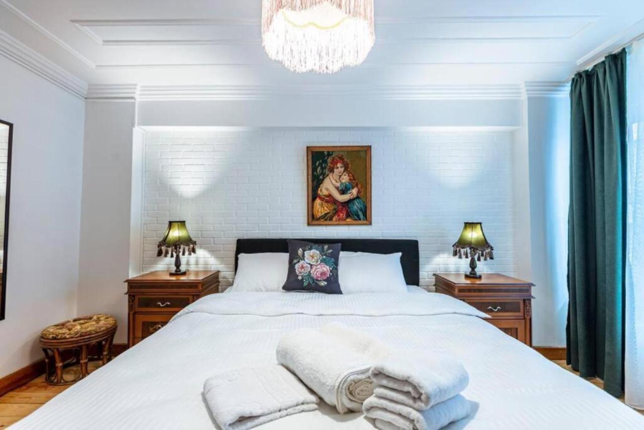 Historical 4-Br Home Steps From Besiktas Stadium & Bosphorus Views - Prime Nisantasi Location! Стамбул Екстер'єр фото