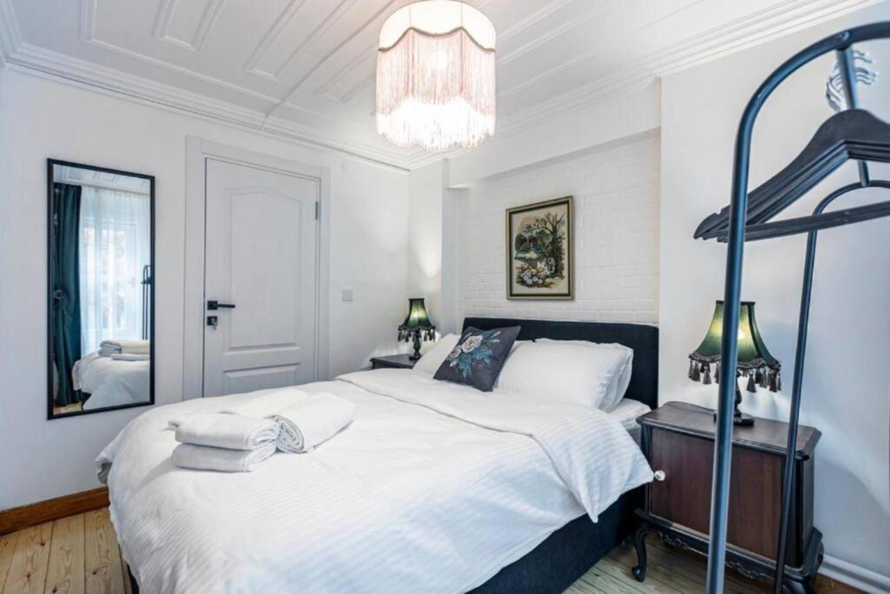 Historical 4-Br Home Steps From Besiktas Stadium & Bosphorus Views - Prime Nisantasi Location! Стамбул Екстер'єр фото