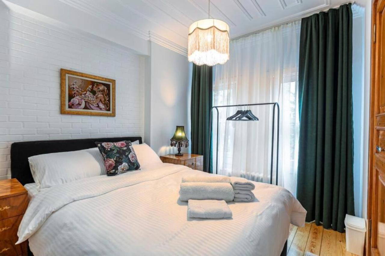Historical 4-Br Home Steps From Besiktas Stadium & Bosphorus Views - Prime Nisantasi Location! Стамбул Екстер'єр фото