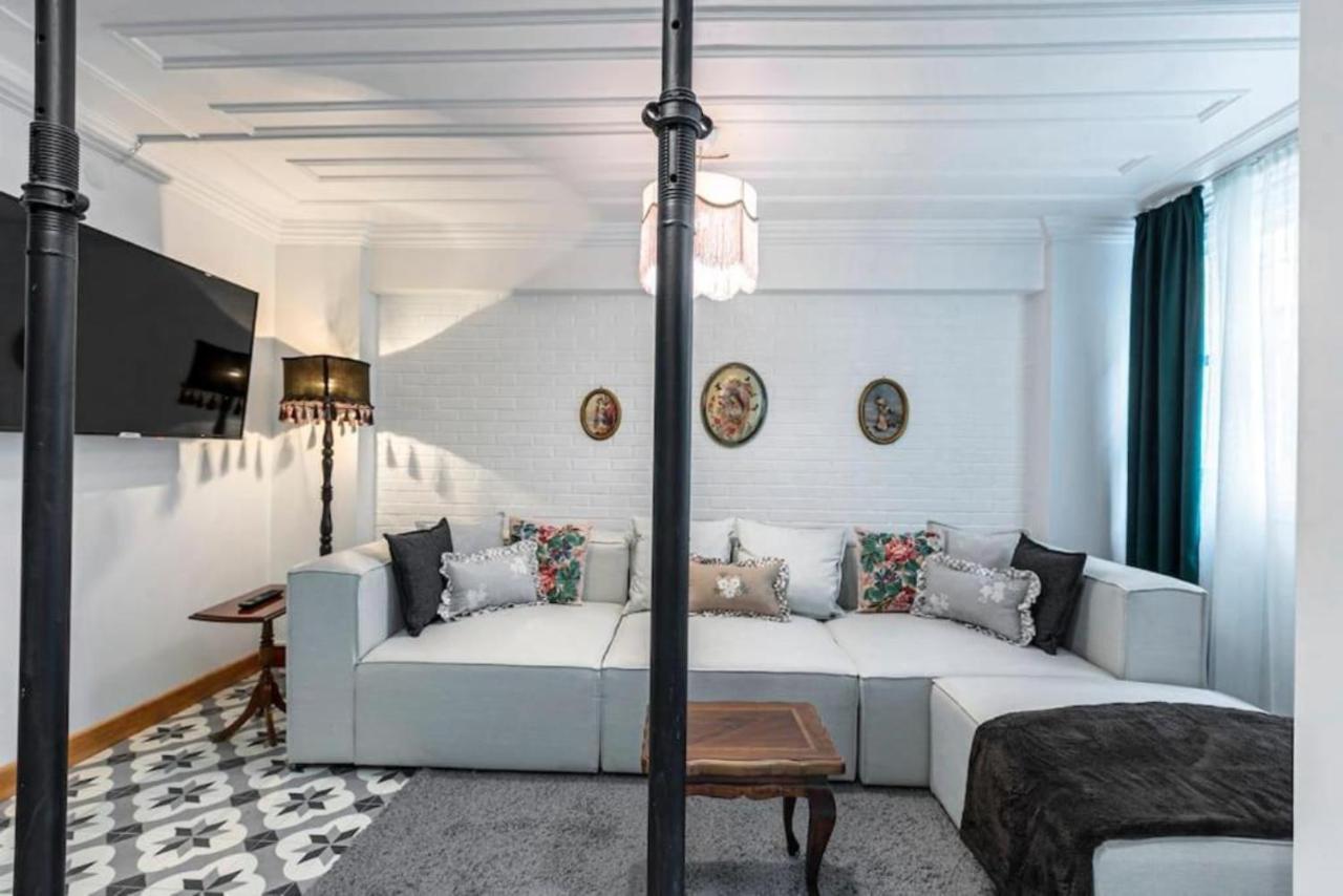 Historical 4-Br Home Steps From Besiktas Stadium & Bosphorus Views - Prime Nisantasi Location! Стамбул Екстер'єр фото