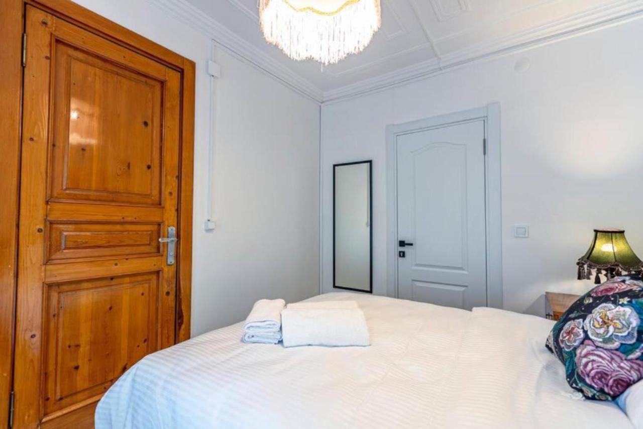 Historical 4-Br Home Steps From Besiktas Stadium & Bosphorus Views - Prime Nisantasi Location! Стамбул Екстер'єр фото