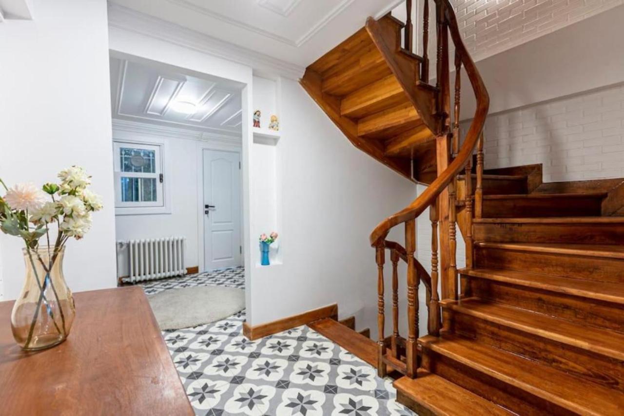 Historical 4-Br Home Steps From Besiktas Stadium & Bosphorus Views - Prime Nisantasi Location! Стамбул Екстер'єр фото